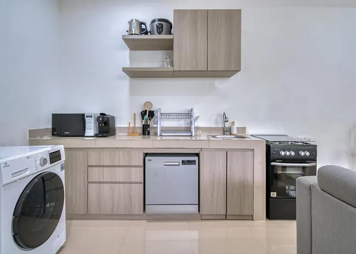 2 Bed Modern With Big Pool サヌール