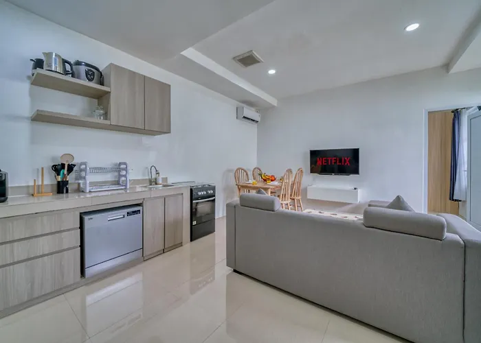 2 Bed Modern With Big Pool サヌール