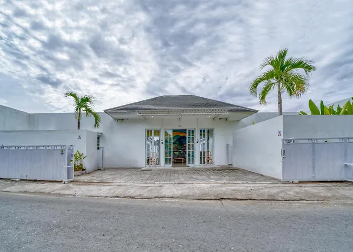 2 Bed Modern With Big Pool * サヌール